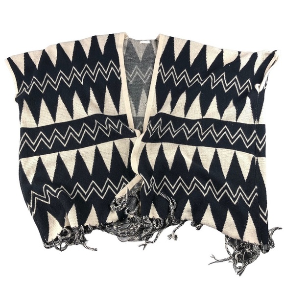 debut Sweaters - Debut Womens Small/Medium Black Cream Fringed Southwestern Equestrian Poncho